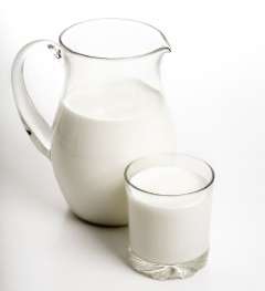 Молоко коровье цельное деревенское 1 л
